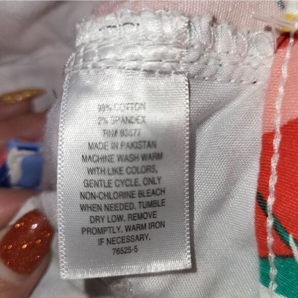 St.Johns Bay Colorful Tropical Chino Shorts Size 4 - Picture 7 of 7